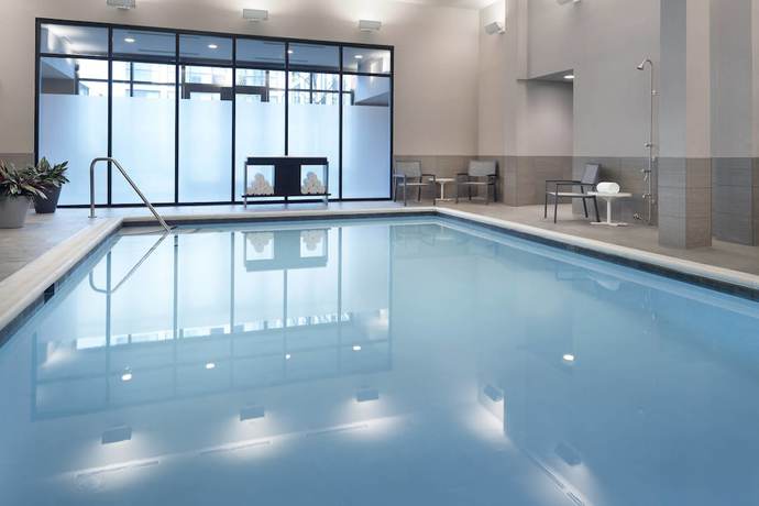 Imagen de la piscina del Hotel Marriott Columbus OSU. Foto 19