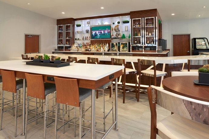 Imagen del bar/restaurante del Hotel Marriott East Lansing at University Place. Foto 3