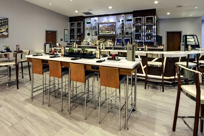 Imagen del bar/restaurante del Hotel Marriott East Lansing at University Place. Foto 4