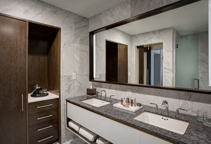 Imagen de la habitación del Hotel Marriott East Side. Foto 6