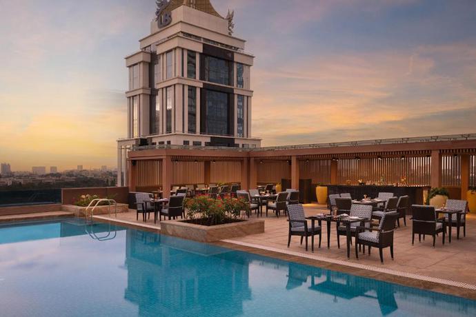 Imagen de la piscina del Hotel Marriott Executive Apartments Bengaluru UB City. Foto 36