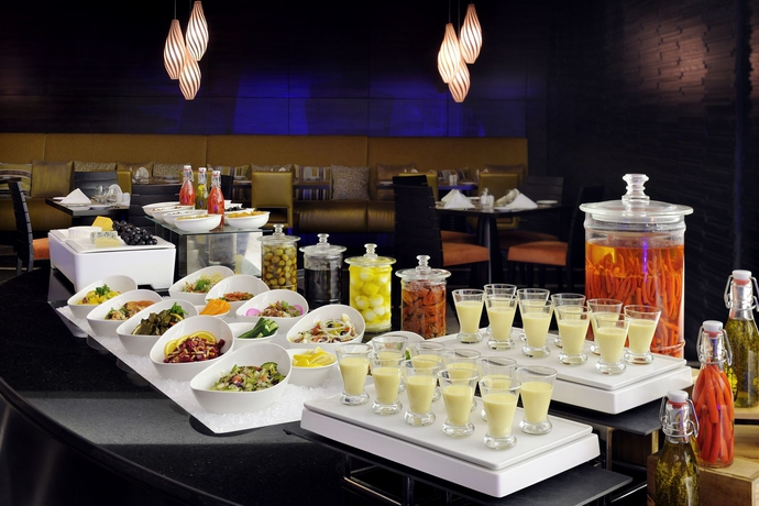 Imagen del bar/restaurante del Hotel Marriott Executive Apartments Dubai, Al Jaddaf. Foto 3