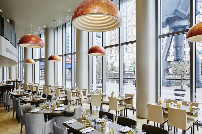 Imagen del bar/restaurante del Hotel Marriott Executive Apartments London Canary Wharf. Foto 6