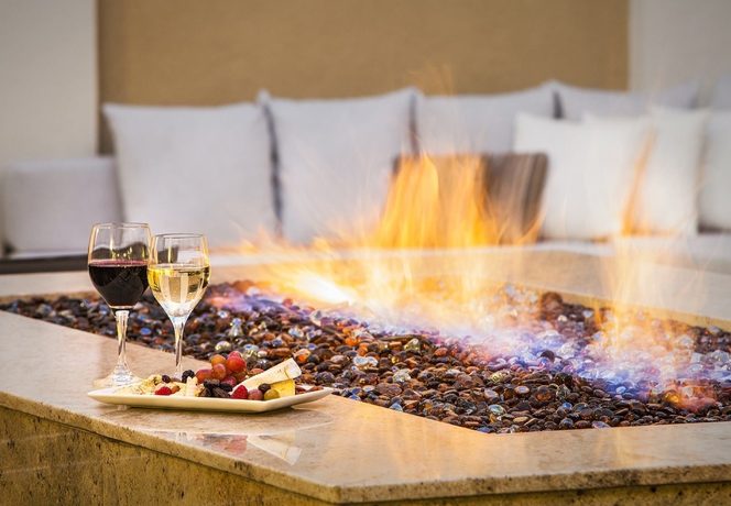 Imagen del bar/restaurante del Hotel Marriott Fullerton. Foto 2