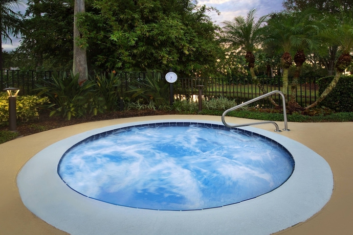 Imagen de la piscina del Hotel Marriott Imperial Palms Villas. Foto 19