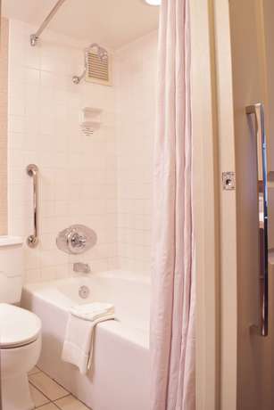 Imagen de la habitación del Hotel Marriott Indianapolis East. Foto 5