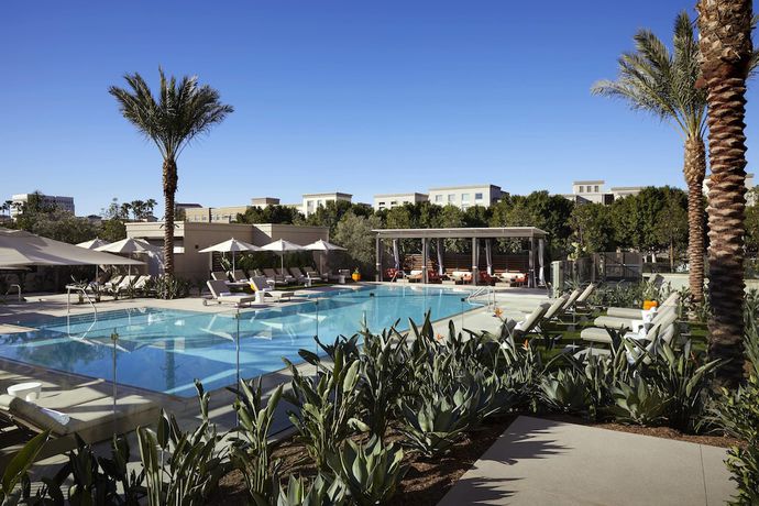 Imagen de la piscina del Hotel Marriott Irvine Spectrum. Foto 13