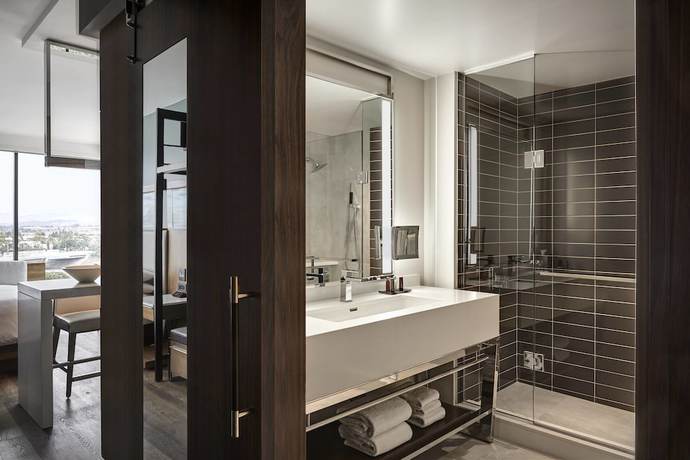 Imagen de la habitación del Hotel Marriott Irvine Spectrum. Foto 9