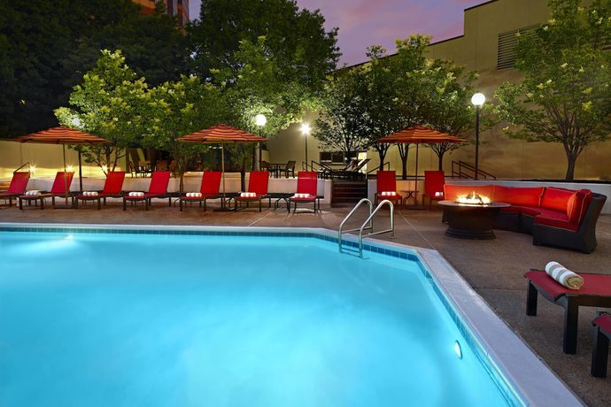 Imagen de la piscina del Hotel Marriott Kansas City Overland Park. Foto 18