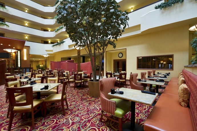 Imagen del bar/restaurante del Hotel Marriott Madison West. Foto 3