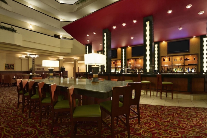 Imagen del bar/restaurante del Hotel Marriott Madison West. Foto 5