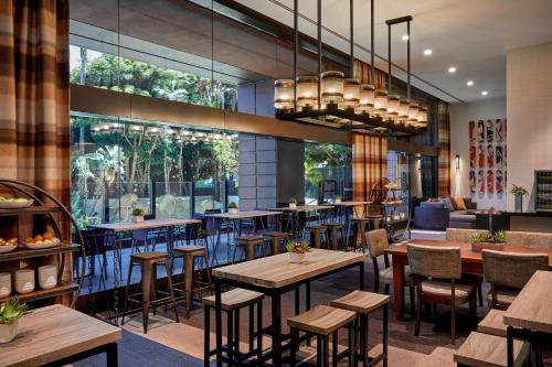 Imagen de la habitación del Hotel Marriott Marina Del Rey. Foto 16