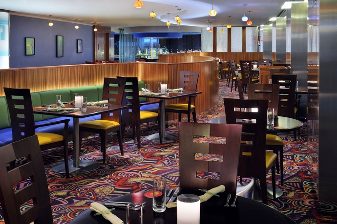 Imagen del bar/restaurante del Hotel Marriott Marquis City Center Doha. Foto 2