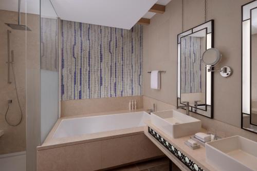 Imagen de la habitación del Hotel Marriott Marquis Dubai. Foto 7