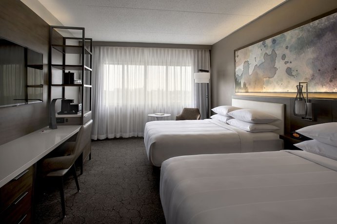 Imagen de la habitación del Hotel Marriott Melville Long Island. Foto 7