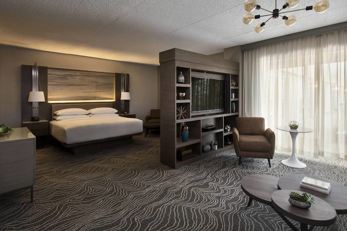 Imagen de la habitación del Hotel Marriott Melville Long Island. Foto 8