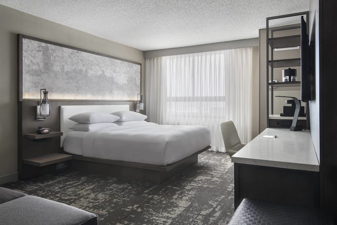 Imagen de la habitación del Hotel Marriott Melville Long Island. Foto 9