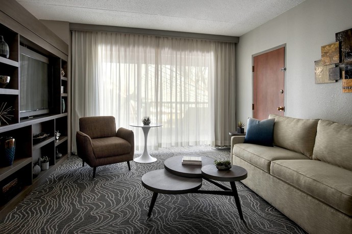 Imagen de la habitación del Hotel Marriott Melville Long Island. Foto 12