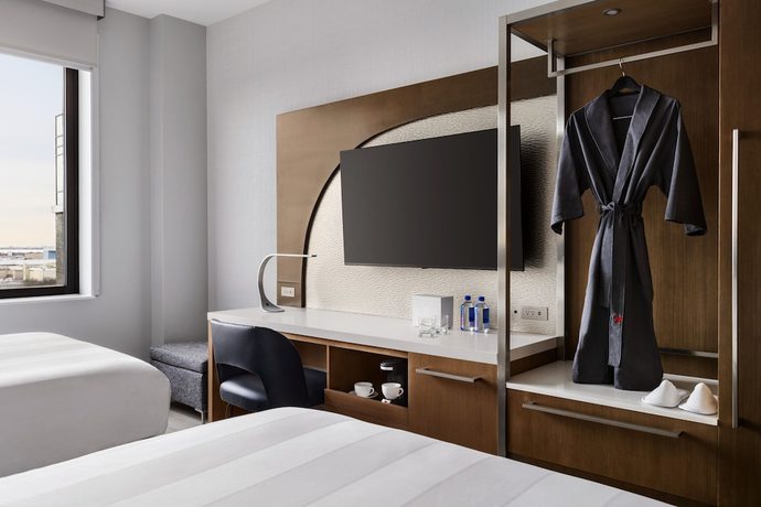 Imagen de la habitación del Hotel Marriott New York JFK Airport. Foto 9