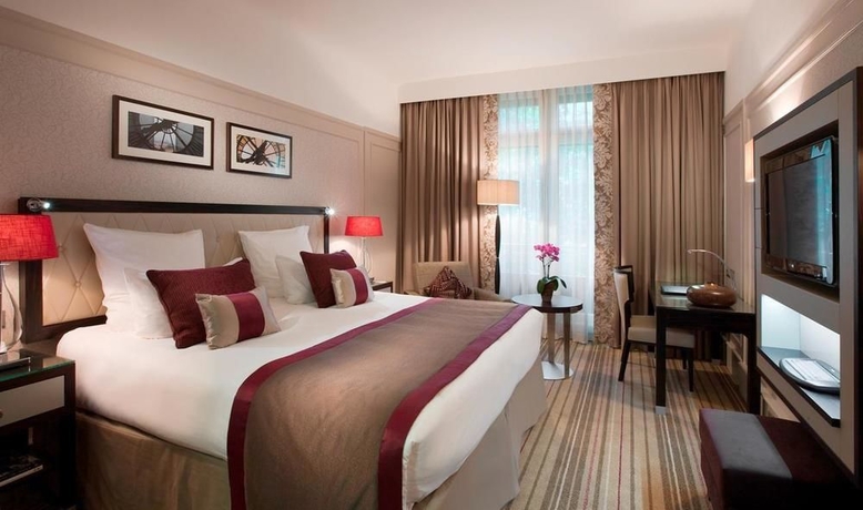 Imagen de la habitación del Hotel Marriott Paris Opera Ambassador. Foto 13