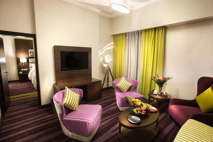 Imagen de los interiores del Hotel Marriott Production City, Dubai. Foto 7