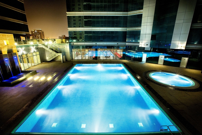 Imagen de la piscina del Hotel Marriott Production City, Dubai. Foto 15