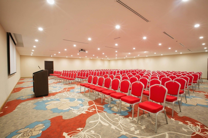Imagen de los interiores del Hotel Marriott Production City, Dubai. Foto 11