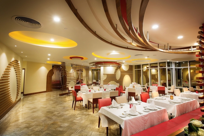 Imagen del bar/restaurante del Hotel Marriott Production City, Dubai. Foto 1