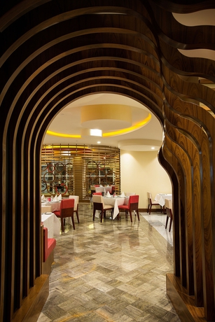 Imagen de los interiores del Hotel Marriott Production City, Dubai. Foto 14
