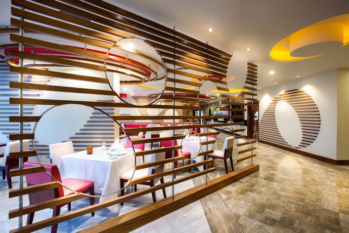 Imagen del bar/restaurante del Hotel Marriott Production City, Dubai. Foto 4