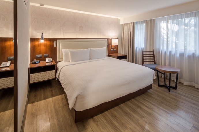 Imagen de la habitación del Hotel Marriott Puebla Meson Del Angel. Foto 2