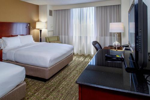 Imagen de la habitación del Hotel Marriott St. Louis West. Foto 7