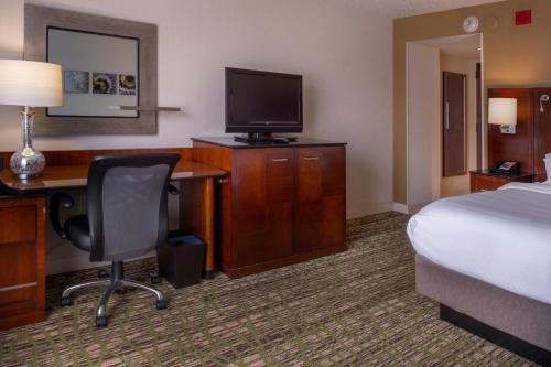 Imagen de la habitación del Hotel Marriott St. Louis West. Foto 14