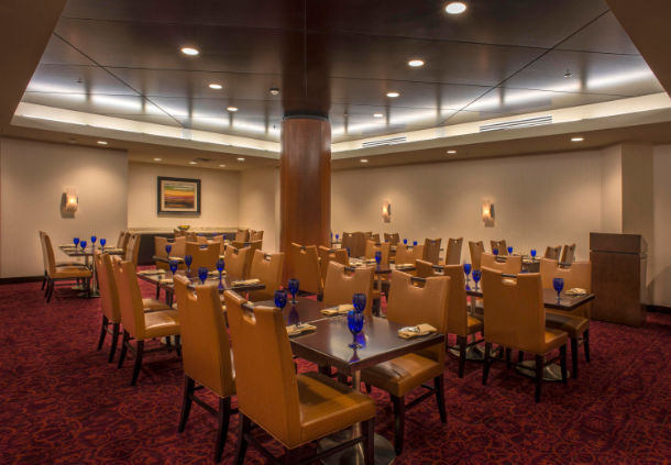Imagen del bar/restaurante del Hotel Marriott Tulsa Southern Hills. Foto 2
