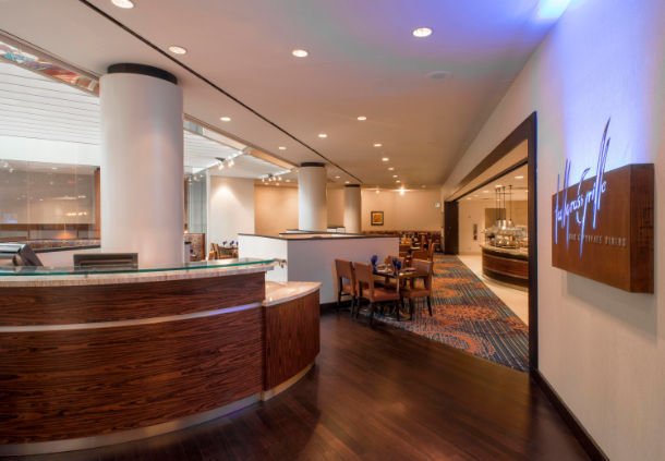 Imagen del bar/restaurante del Hotel Marriott Tulsa Southern Hills. Foto 3
