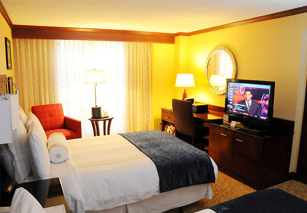 Imagen de la habitación del Hotel Marriott Tulsa Southern Hills. Foto 7