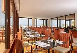 Imagen del bar/restaurante del Hotel Marriott Venezuela Playa Grande. Foto 3