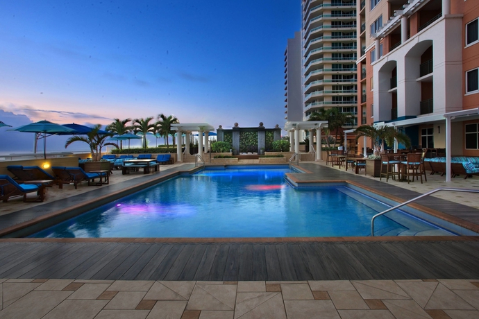 Imagen de la piscina del Hotel Marriott's BeachPlace Towers. Foto 15