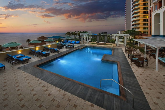 Imagen de la piscina del Hotel Marriott's BeachPlace Towers. Foto 16