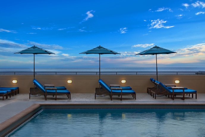 Imagen de la piscina del Hotel Marriott's BeachPlace Towers. Foto 17
