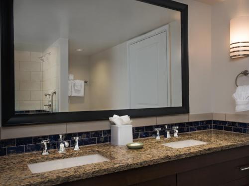 Imagen general del Hotel Marriott's Crystal Shores. Foto 2