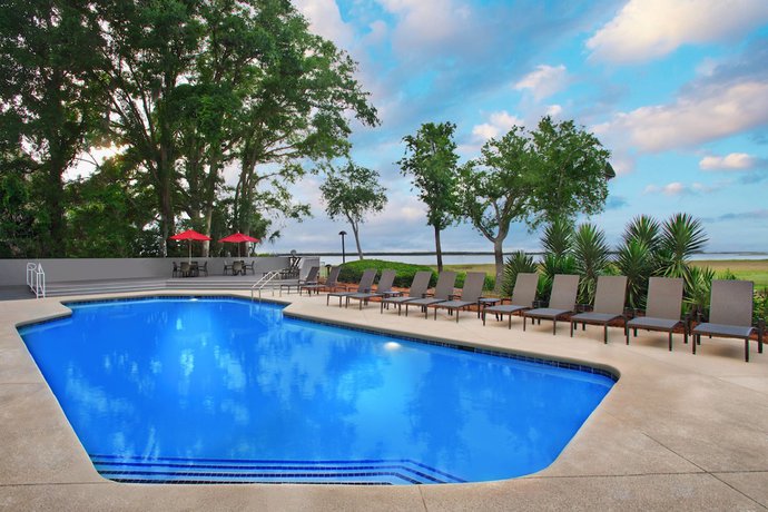 Imagen de la piscina del Hotel Marriott's Harbour Club. Foto 18