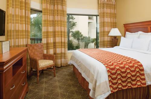 Imagen de la habitación del Hotel Marriott's Harbour Point and Sunset Pointe at Shelter Cove. Foto 1