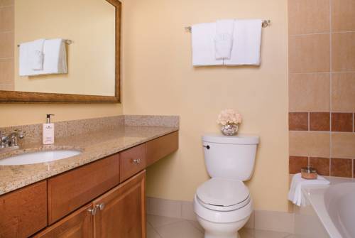 Imagen de la habitación del Hotel Marriott's Harbour Point and Sunset Pointe at Shelter Cove. Foto 2