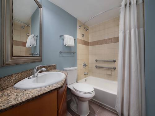 Imagen de la habitación del Hotel Marriott's Harbour Point and Sunset Pointe at Shelter Cove. Foto 3