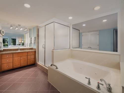 Imagen de la habitación del Hotel Marriott's Harbour Point and Sunset Pointe at Shelter Cove. Foto 5