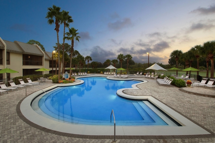 Imagen de la piscina del Hotel Marriott's Sabal Palms. Foto 19
