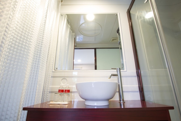 Imagen de la habitación del Hotel Marscity. Foto 10