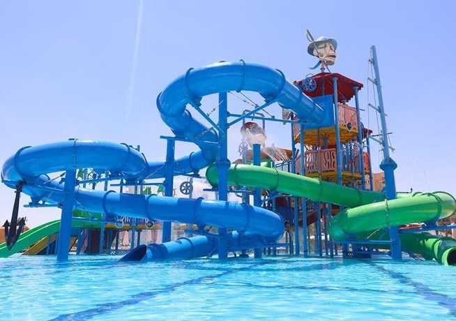 Imagen de la piscina del Hotel Marseilia Aqua Park. Foto 15