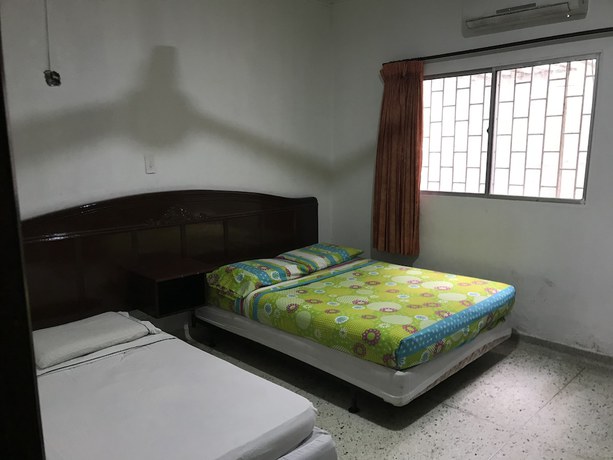 Imagen de la habitación del Hotel Marseille. Foto 4